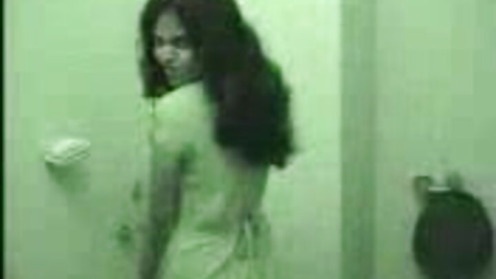 MILF experiente fode um cara jovem na buceta