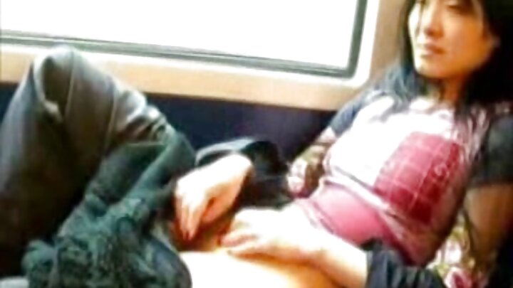 Um homem transou com uma garota tímida em uma entrevista de emprego