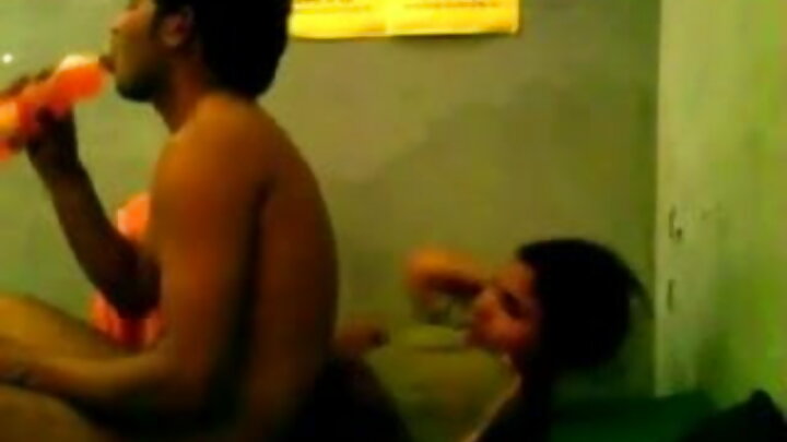 Pornô caseiro russo onde um cara transa com uma morena
