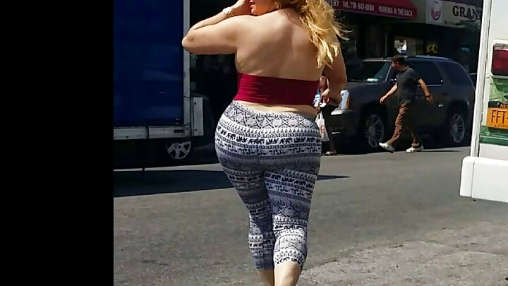 Uma jovem transa com um cara gostoso
