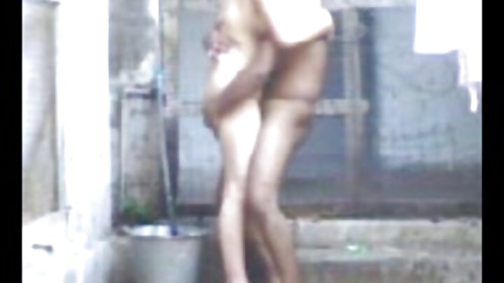 Um cara transou com uma vadia jovem depois de uma boa massagem
