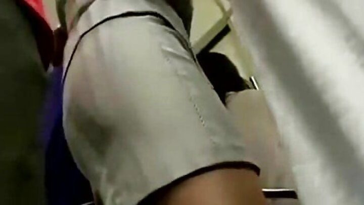 Pornografia oral onde estudantes russos se masturbam mutuamente
